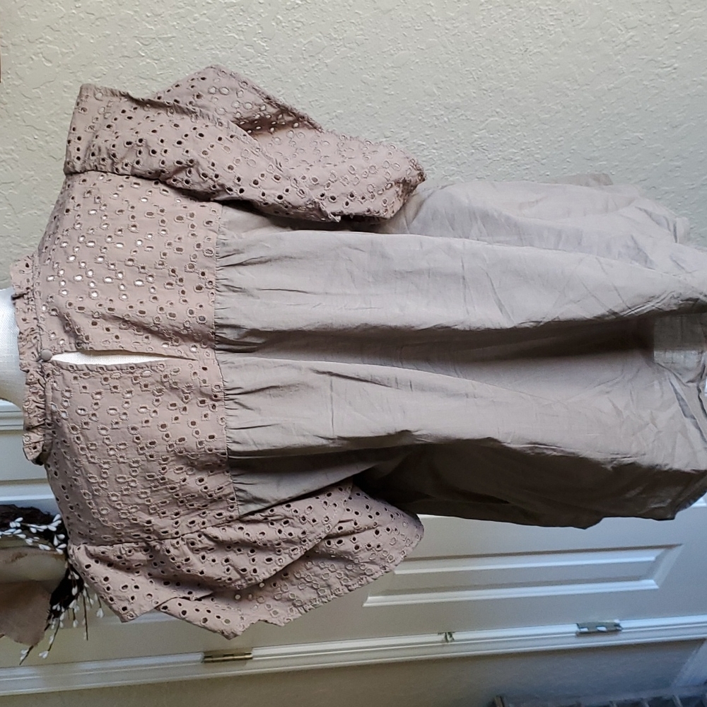 Eyelet top - Picture 2 of 4